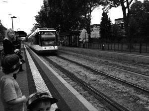 tram-arrives
